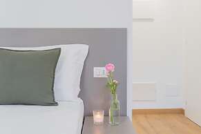 Pozzo Vertical Apartment With Garden and Parking