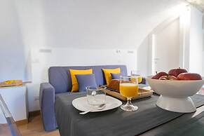 Pozzo Vertical Apartment With Garden and Parking