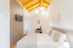 Pozzo Vertical Apartment With Garden and Parking