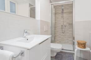 Pozzo Vertical Apartment With Garden and Parking