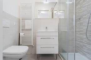 Pozzo Vertical Apartment With Garden and Parking