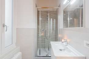 Pozzo Vertical Apartment With Garden and Parking