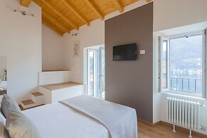 Pozzo Vertical Apartment With Garden and Parking