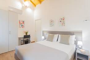 Pozzo Vertical Apartment With Garden and Parking