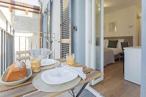 Pozzo Vertical Apartment With Garden and Parking