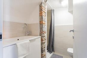 Pozzo Vertical Apartment With Garden and Parking