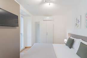 Pozzo Vertical Apartment With Garden and Parking