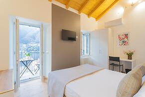 Pozzo Vertical Apartment With Garden and Parking