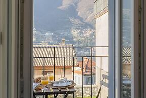 Pozzo Vertical Apartment With Garden and Parking