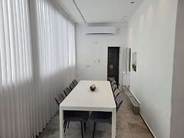 YalaRent Promenade amazing 3BR apt