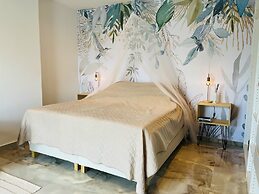 Luxury Studio With Private Jacuzzi Near Beaches
