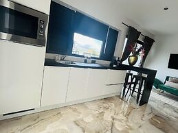 Luxury Studio With Private Jacuzzi Near Beaches