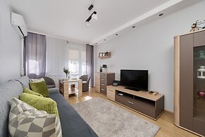 Wyszyńskiego With AC by Renters