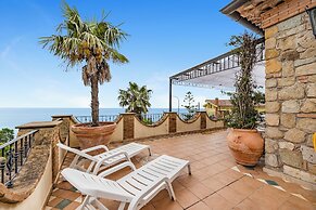 Beautiful Apt With Seaview Terrace