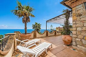 Beautiful Apt With Seaview Terrace