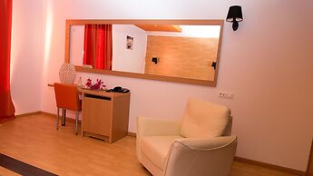 Ampelia Seaside Resort by Estia