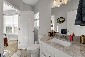 Stunning Lakeview Retreat 5 Bedroom Residence by RedAwning