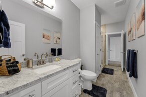 Stunning Lakeview Retreat 5 Bedroom Residence by RedAwning