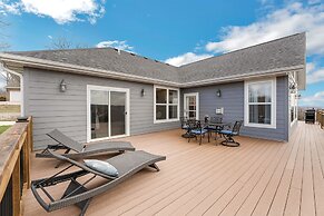 Stunning Lakeview Retreat 5 Bedroom Residence by RedAwning