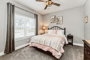 Stunning Lakeview Retreat 5 Bedroom Residence by RedAwning