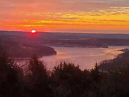 Stunning Lakeview Retreat 5 Bedroom Residence by RedAwning