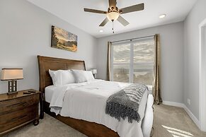 Stunning Lakeview Retreat 5 Bedroom Residence by RedAwning