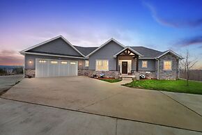 Stunning Lakeview Retreat 5 Bedroom Residence by RedAwning