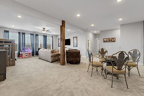 Stunning Lakeview Retreat 5 Bedroom Residence by RedAwning