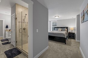 Stunning Lakeview Retreat 5 Bedroom Residence by RedAwning