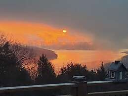 Stunning Lakeview Retreat 5 Bedroom Residence by RedAwning