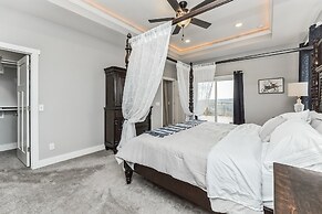 Stunning Lakeview Retreat 5 Bedroom Residence by RedAwning