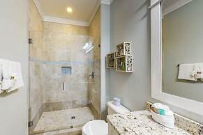 Casa Bella 5 Bedroom Home by RedAwning