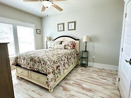 Casa Bella 5 Bedroom Home by RedAwning