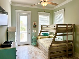 Casa Bella 5 Bedroom Home by RedAwning