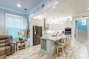 Casa Bella 5 Bedroom Home by RedAwning