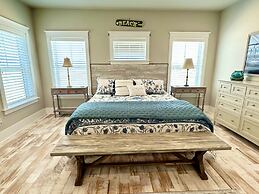 Casa Bella 5 Bedroom Home by RedAwning