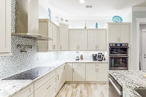 Casa Bella 5 Bedroom Home by RedAwning