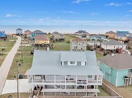 The Sandcastle 4 Bedroom Home by RedAwning