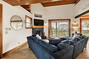 The Sandcastle 4 Bedroom Home by RedAwning