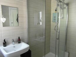 Amazing Cottage With Indoor Private Pool