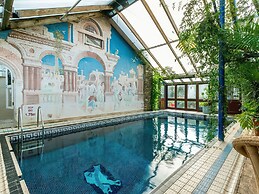 Wisteria Suite