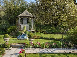 Wisteria Suite