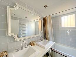 Modern Apartment 20 m from the Sea