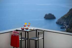 Casa Madonna Del Mare- Villa With sea View a few Steps From the Beach