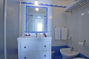 Romantic Room - A Rockside Escape