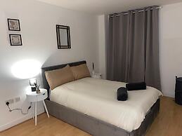 Central London 2-bed Apartment