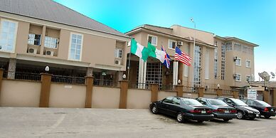 De Castle Luxury Home