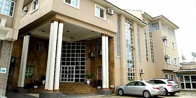 De Castle Luxury Home