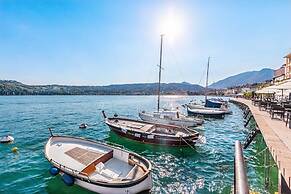 Il Lago 2 13 by Wonderful Italy