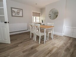 2 Golf Links Cottages